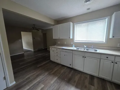 1661 Newell Waterloo IA 50703