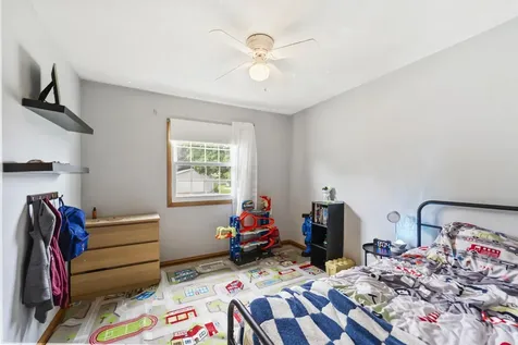 2304 NW 3rd Avenue Waverly IA 50677