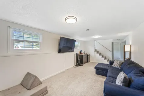 2304 NW 3rd Avenue Waverly IA 50677