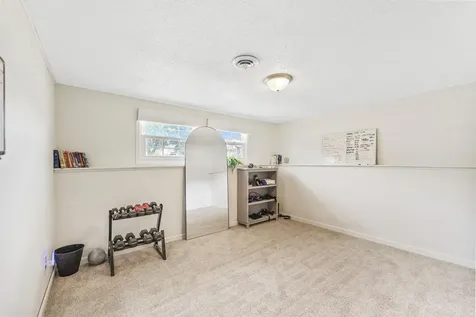 2304 NW 3rd Avenue Waverly IA 50677
