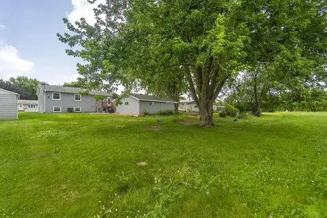 2304 NW 3rd Avenue Waverly IA 50677