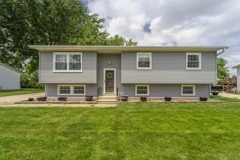 2304 NW 3rd Avenue Waverly IA 50677