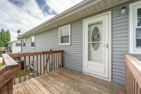 2304 NW 3rd Avenue Waverly IA 50677