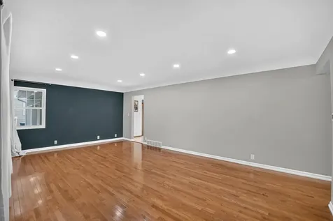 216 Hartman Avenue Waterloo IA 50701
