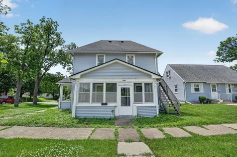 706 W 12th Street Cedar Falls IA 50613