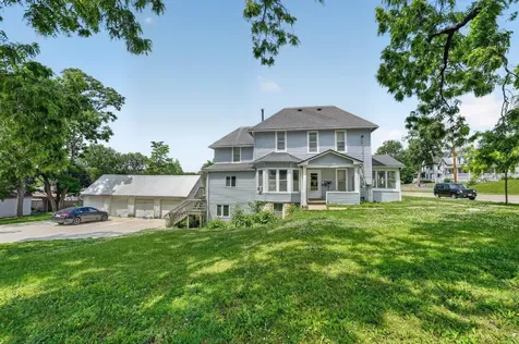 706 W 12th Street Cedar Falls IA 50613