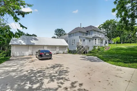706 W 12th Street Cedar Falls IA 50613
