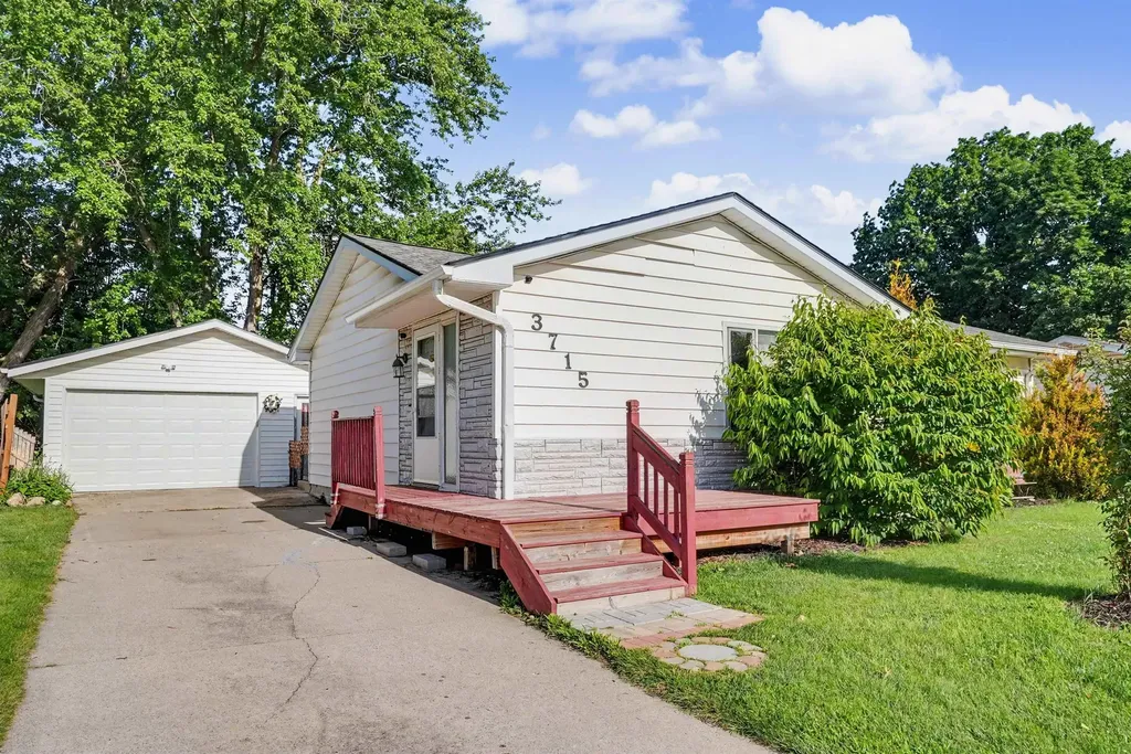3715 Knoll Ridge Drive Cedar Falls IA 50613