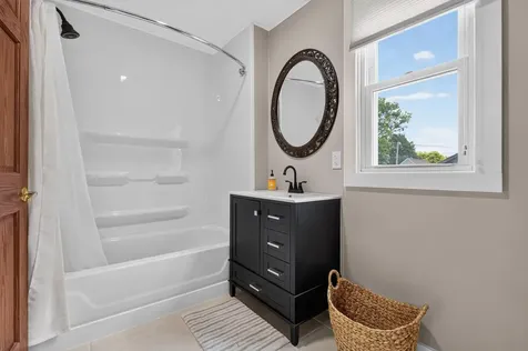 257 Hammond Avenue Waterloo IA 50702