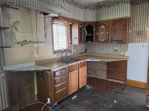 822 Broadway Street Waterloo IA 50703
