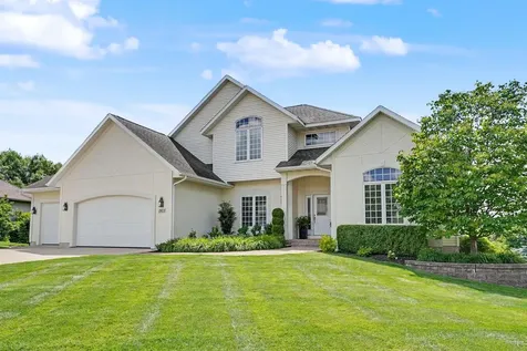 2613 Country Meadow Lane Cedar Falls IA 50613