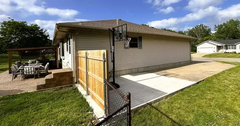 306 Park Avenue Charles City IA 50616