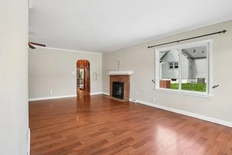 1016 W 2nd Street Cedar Falls IA 50613