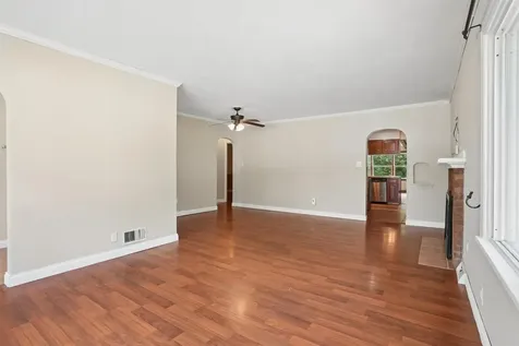 1016 W 2nd Street Cedar Falls IA 50613