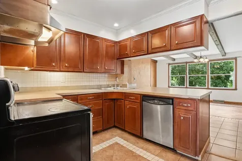 1016 W 2nd Street Cedar Falls IA 50613