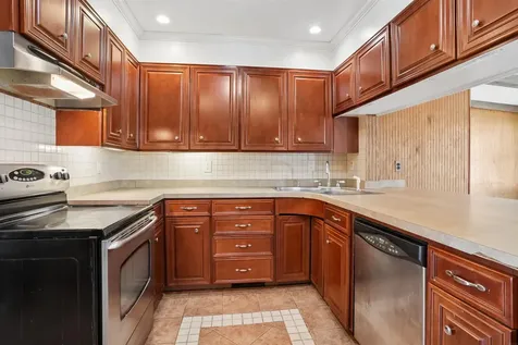 1016 W 2nd Street Cedar Falls IA 50613