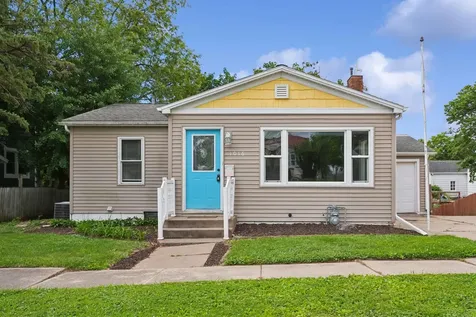 1016 W 2nd Street Cedar Falls IA 50613