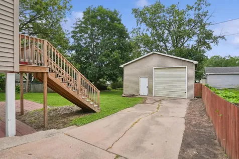 1016 W 2nd Street Cedar Falls IA 50613
