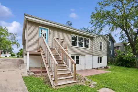 1016 W 2nd Street Cedar Falls IA 50613