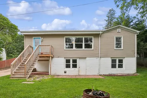 1016 W 2nd Street Cedar Falls IA 50613