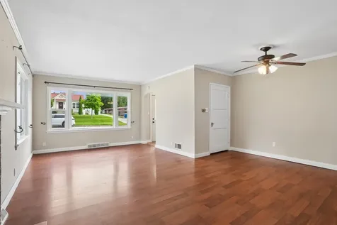 1016 W 2nd Street Cedar Falls IA 50613