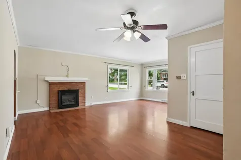 1016 W 2nd Street Cedar Falls IA 50613