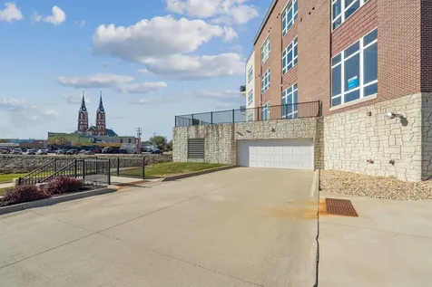 120 Twin Steeples Circle NE #307 Dyersville IA 52040