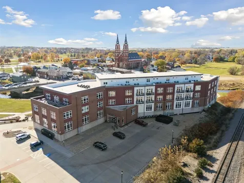 120 Twin Steeples Circle NE #307 Dyersville IA 52040