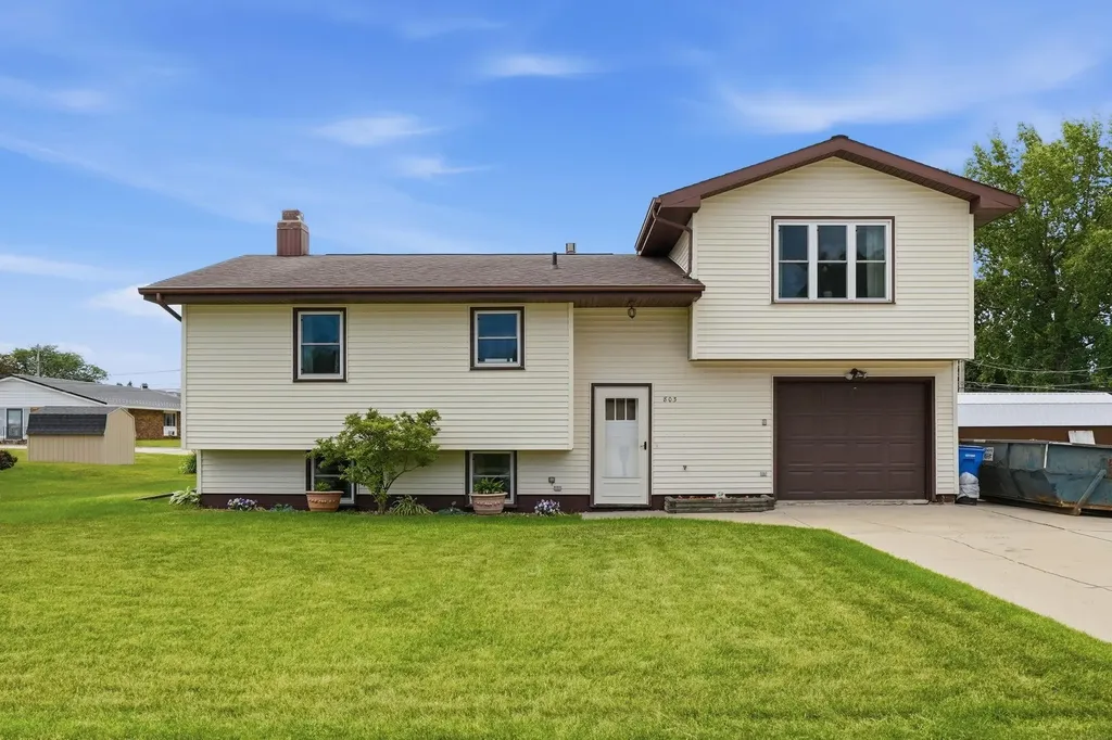 803 Sunset Street New Hampton IA 50659