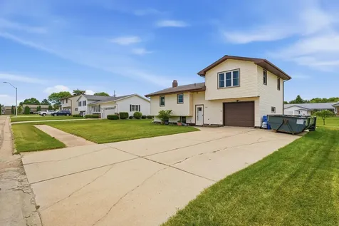803 Sunset Street New Hampton IA 50659