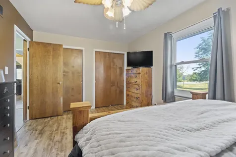 2094 Jamestown Avenue Independence IA 50644