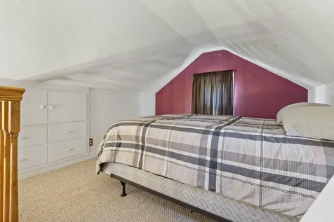 2094 Jamestown Avenue Independence IA 50644