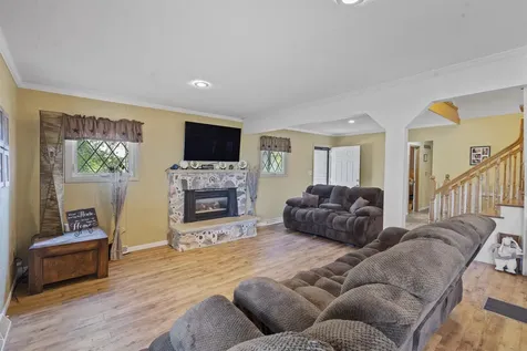 2094 Jamestown Avenue Independence IA 50644