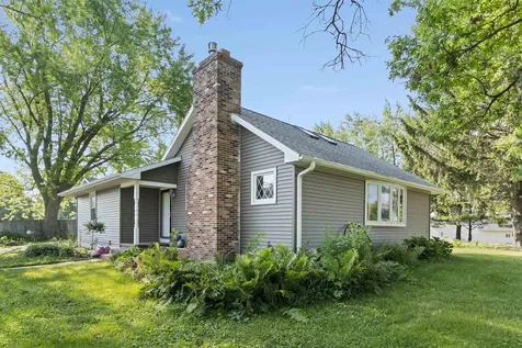 2094 Jamestown Avenue Independence IA 50644