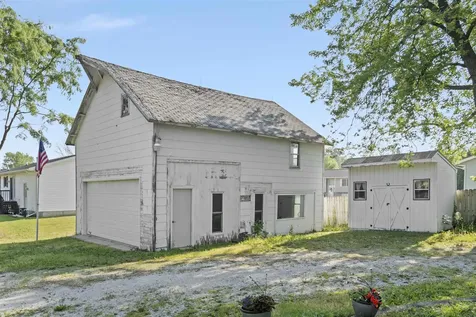 2094 Jamestown Avenue Independence IA 50644