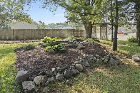 2094 Jamestown Avenue Independence IA 50644