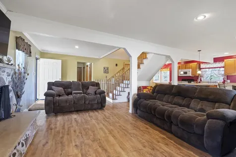 2094 Jamestown Avenue Independence IA 50644