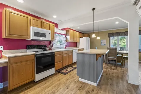 2094 Jamestown Avenue Independence IA 50644