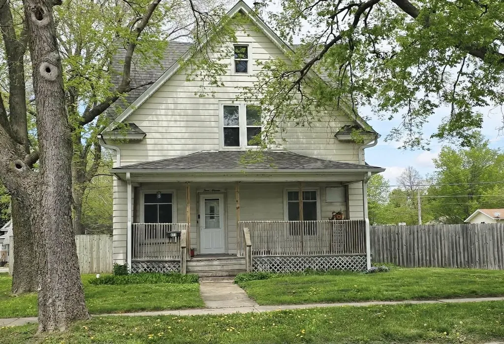411 4th Avenue Charles City IA 50616