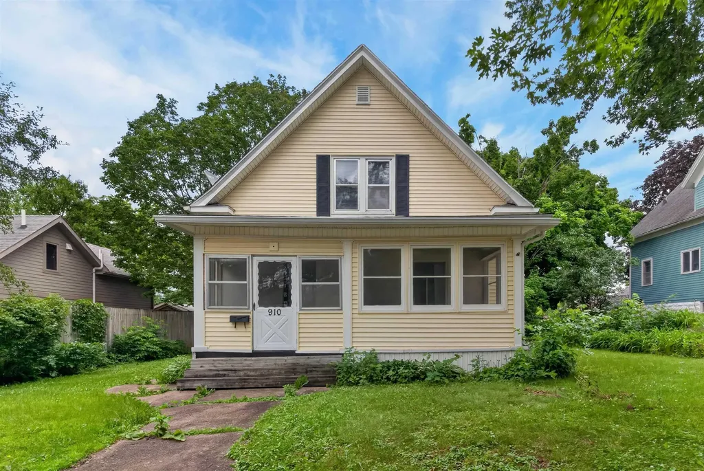 910 Walnut Street Cedar Falls IA 50613