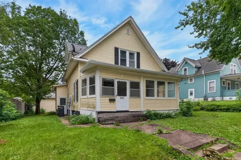 910 Walnut Street Cedar Falls IA 50613