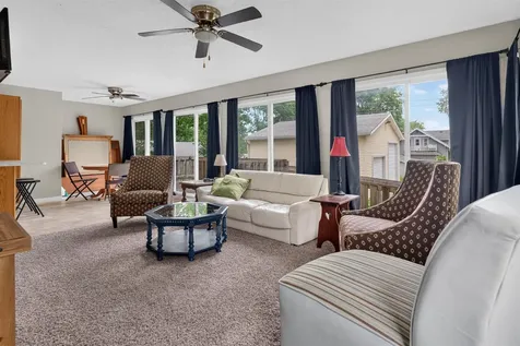 910 Walnut Street Cedar Falls IA 50613