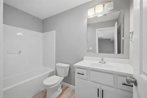 4240 Mourning Dove Drive Waterloo IA 50702