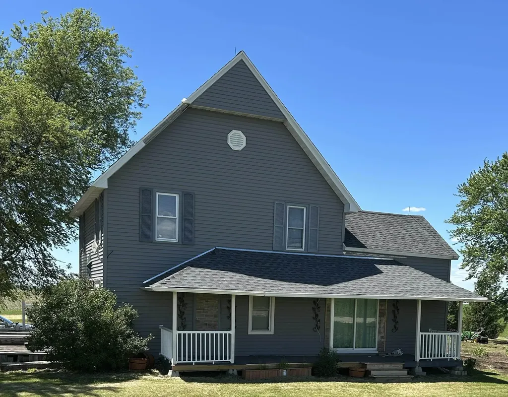 1097 Slater Avenue Aurora IA 50607