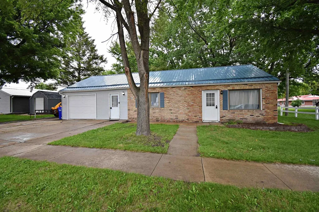 112 NW 9th Avenue Independence IA 50644
