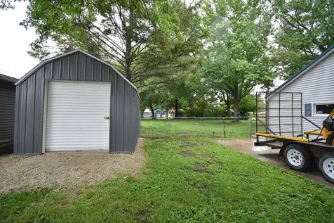 112 NW 9th Avenue Independence IA 50644