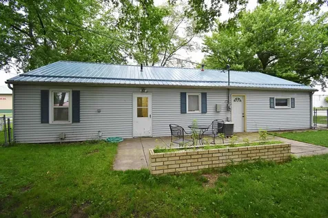 112 NW 9th Avenue Independence IA 50644