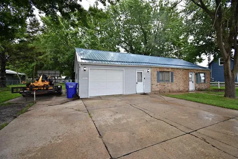 112 NW 9th Avenue Independence IA 50644
