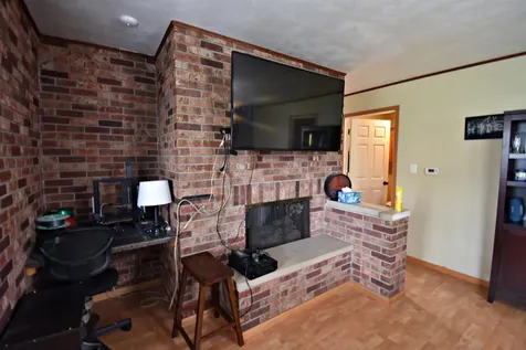 112 NW 9th Avenue Independence IA 50644