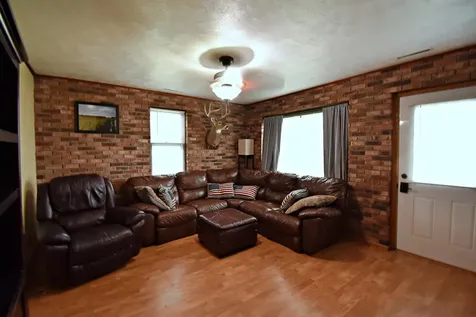 112 NW 9th Avenue Independence IA 50644